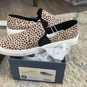 Women’s slip on sneakers